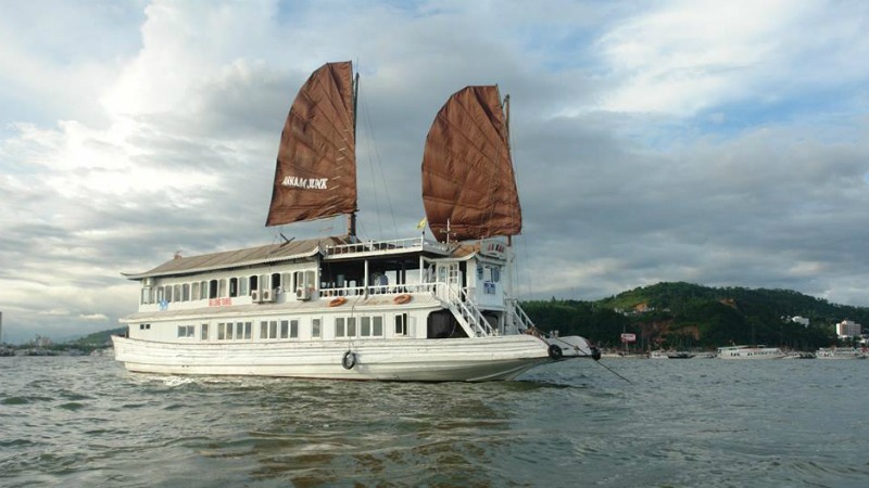 8-du-thuyen-tuan-chau-danh-cho-cap-doi-day-sang-trong-10.jpg