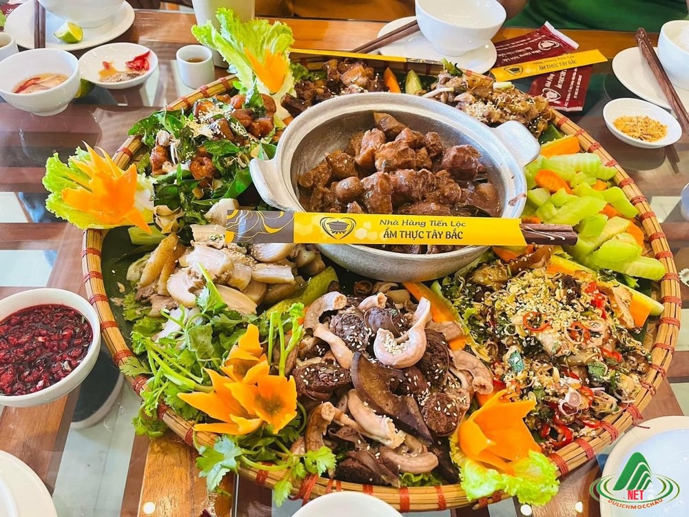diem-danh-10-nha-hang-moc-chau-danh-cho-gia-dinh-khong-the-bo-qua-3.jpg