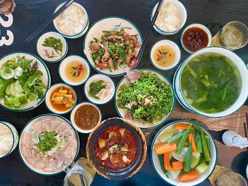 diem-danh-9-nha-hang-binh-dinh-danh-cho-gia-dinh-duoc-yeu-thich-nhat-2.jpg