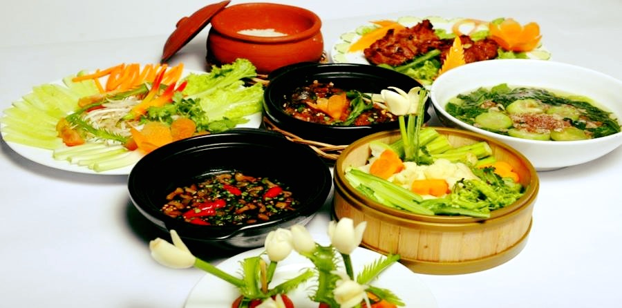 diem-danh-9-nha-hang-binh-dinh-danh-cho-gia-dinh-duoc-yeu-thich-nhat-5.jpg