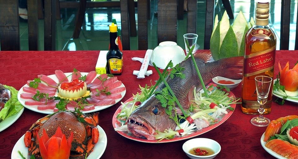 diem-danh-9-nha-hang-binh-dinh-danh-cho-gia-dinh-duoc-yeu-thich-nhat-8.jpg