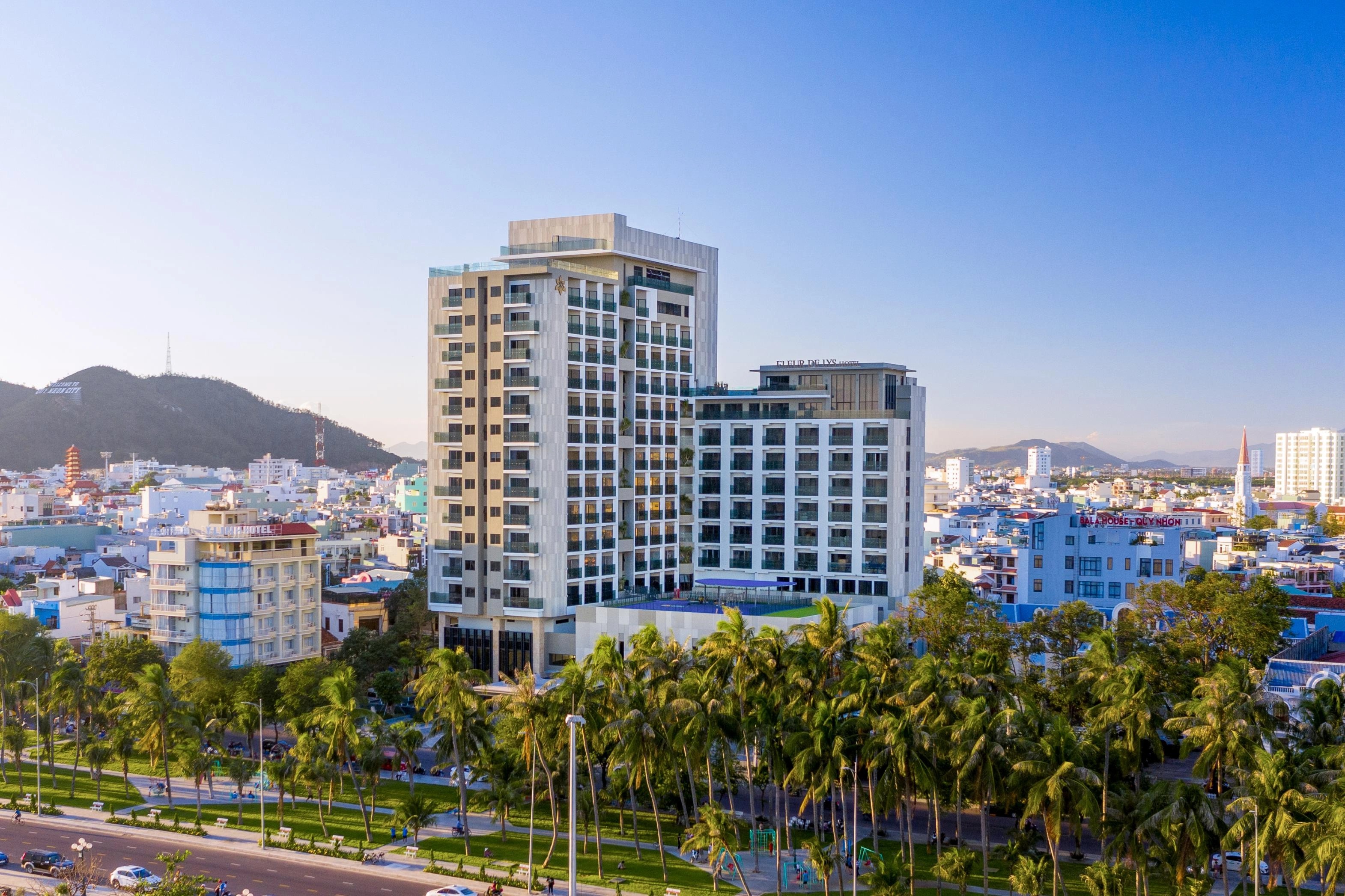 du-lich-quy-nhon-top-homestay-co-ho-boi-view-dep-tien-nghi-dinh-cao6.jpg