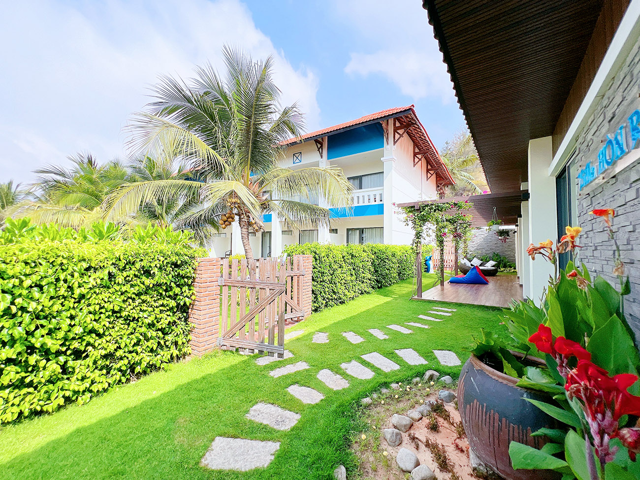 kham-pha-cac-villa-hon-rom-binh-thuan-4.jpg