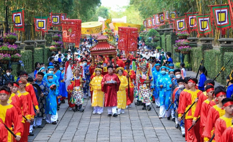 kinh-nghiem-du-lich-den-hung-tai-phu-tho-2.webp