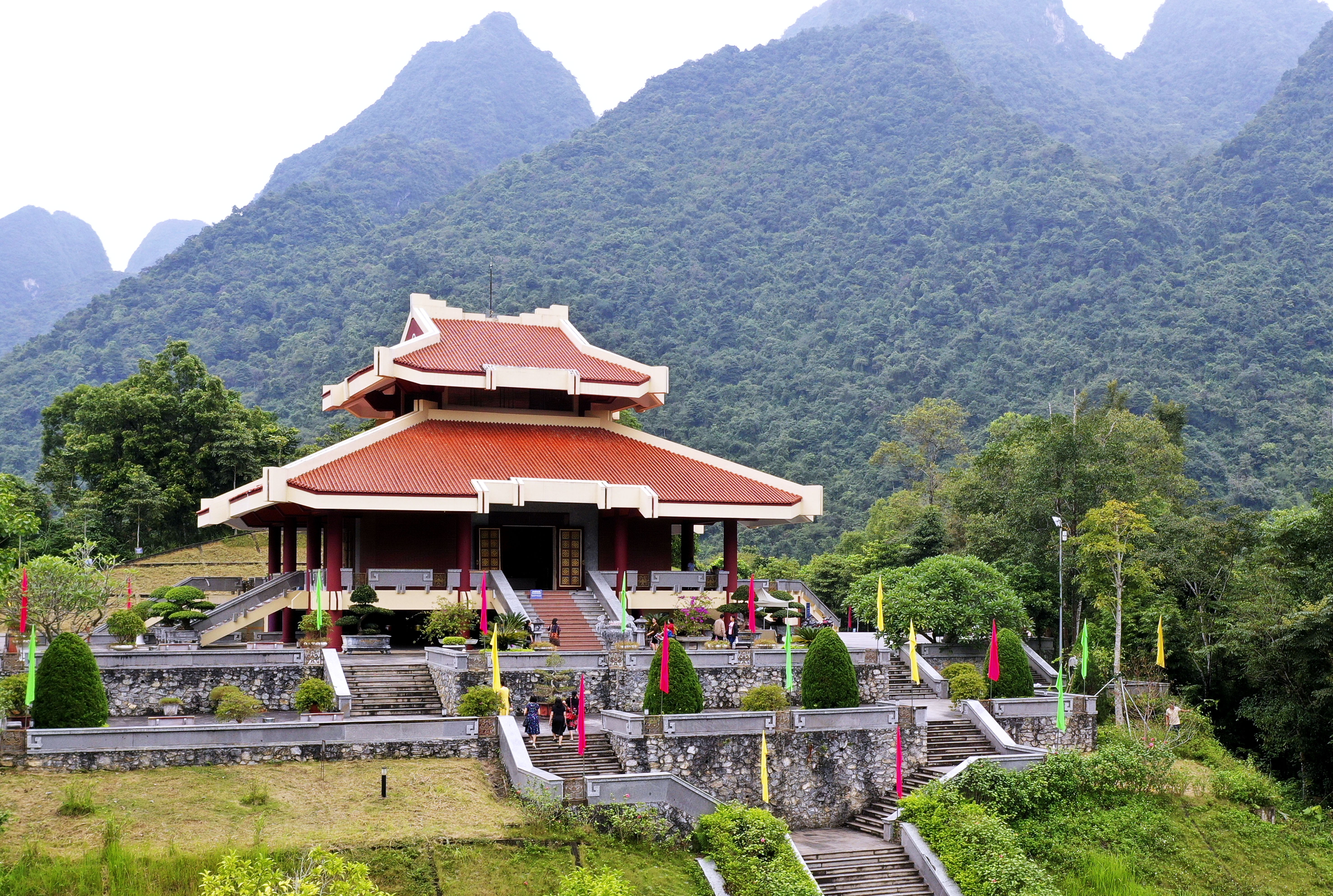 kinh-nghiem-du-lich-khu-di-tich-lich-su-kim-lien-8.jpg