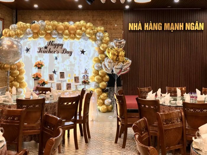top-10-nha-hang-hoa-binh-danh-cho-gia-dinh-dia-chi-ly-tuong-cho-bua-tiec-dam-am-10.jpg