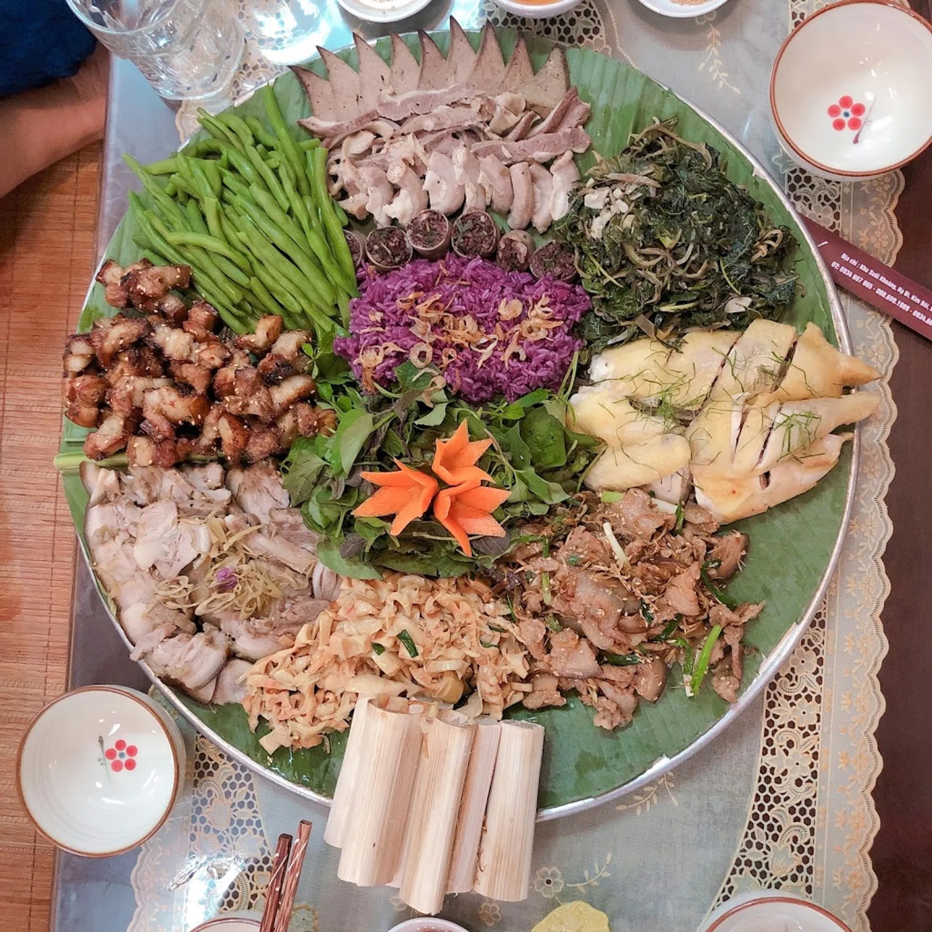 top-10-nha-hang-hoa-binh-danh-cho-gia-dinh-dia-chi-ly-tuong-cho-bua-tiec-dam-am-13.jpg
