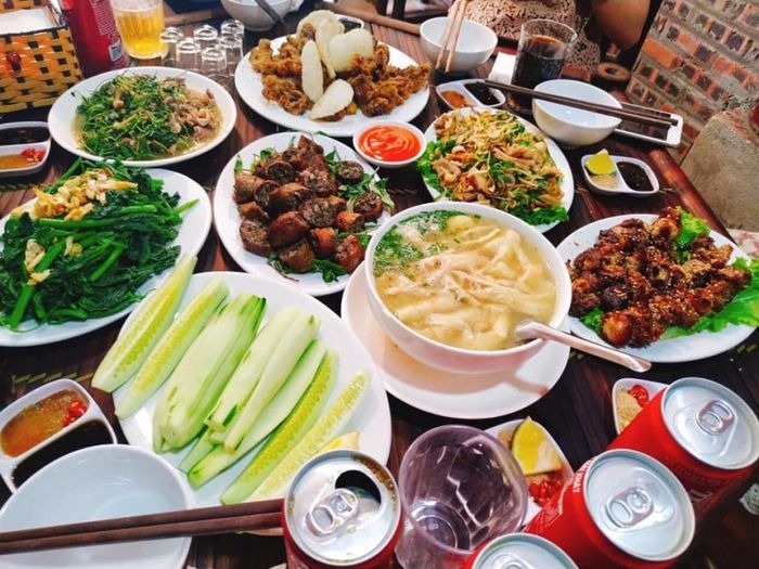 top-10-nha-hang-phu-tho-danh-cho-cap-doi-trai-nghiem-am-thuc-day-loi-cuon-13.jpg