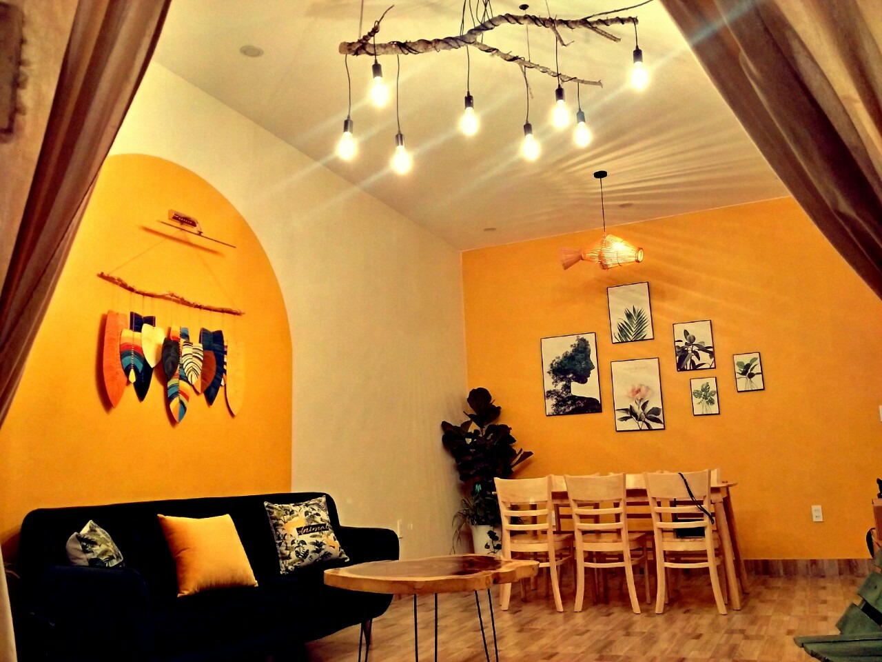 top-12-homestay-ha-long-danh-cho-cap-doi-tan-huong-ky-nghi-ngot-ngao-04.jpg
